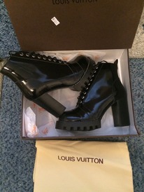 �������  LOUIS VUITTON