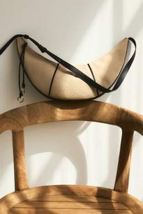 hm Geschwungene Umhängetasche